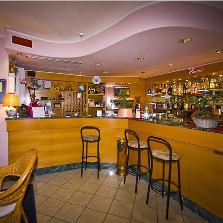 Hotel Il Canneto Porto Ceresio Ngoại thất bức ảnh
