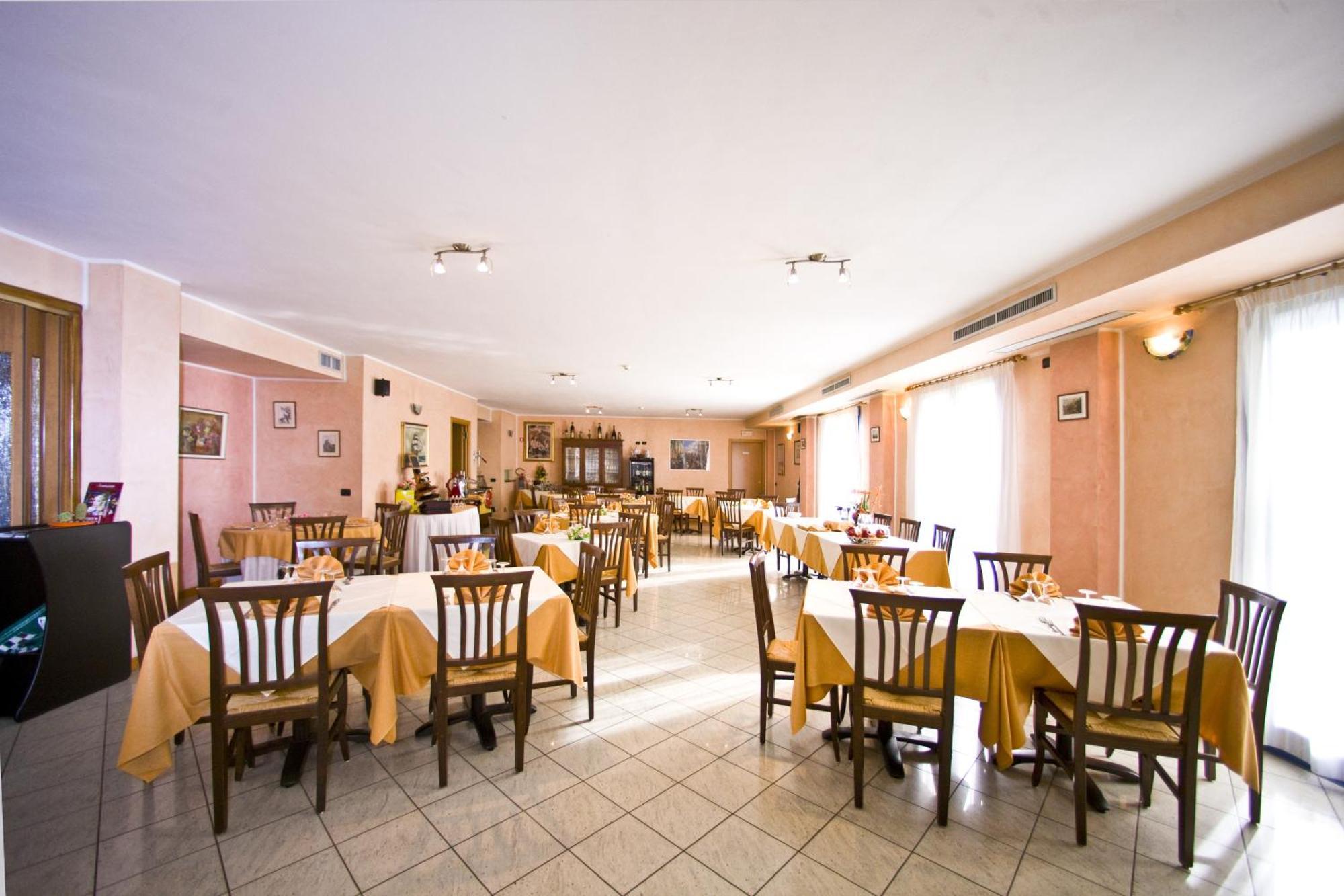 Hotel Il Canneto Porto Ceresio Ngoại thất bức ảnh