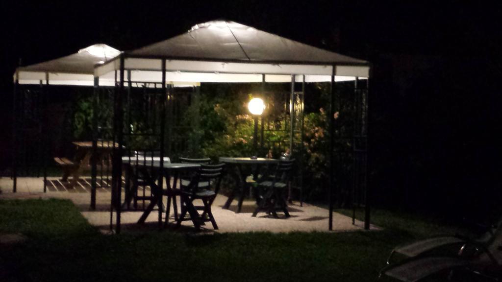 Hotel Il Canneto Porto Ceresio Ngoại thất bức ảnh