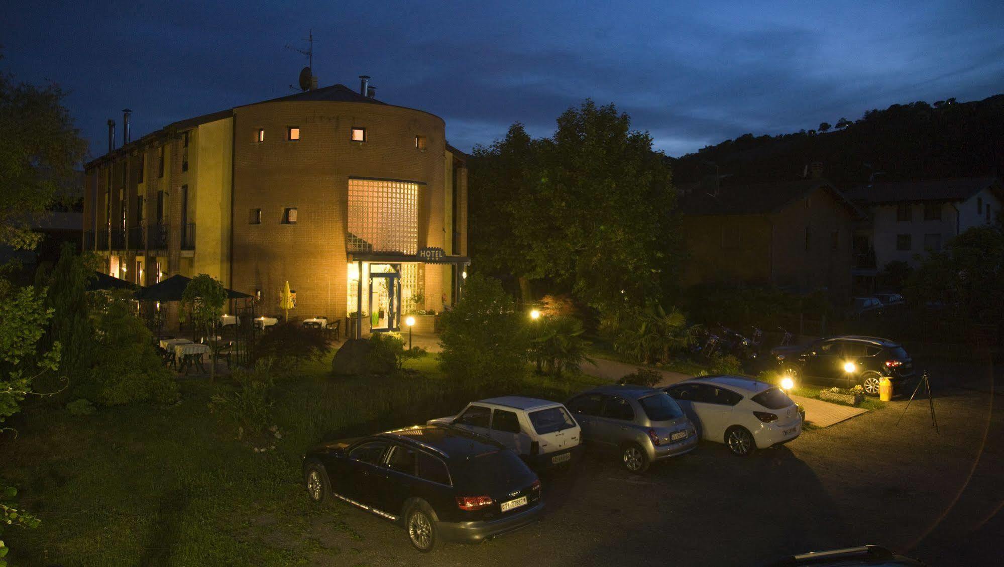 Hotel Il Canneto Porto Ceresio Ngoại thất bức ảnh