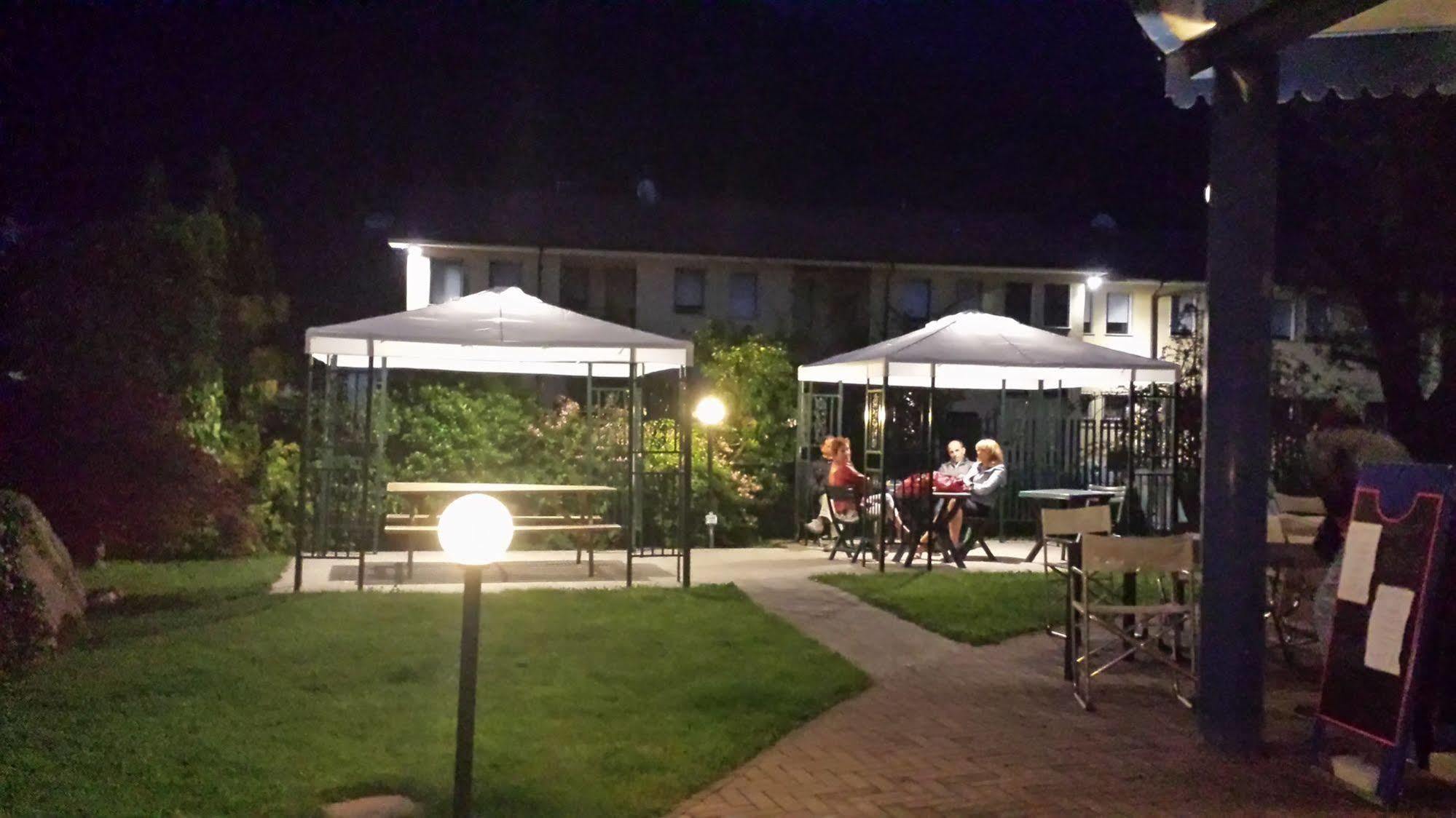 Hotel Il Canneto Porto Ceresio Ngoại thất bức ảnh