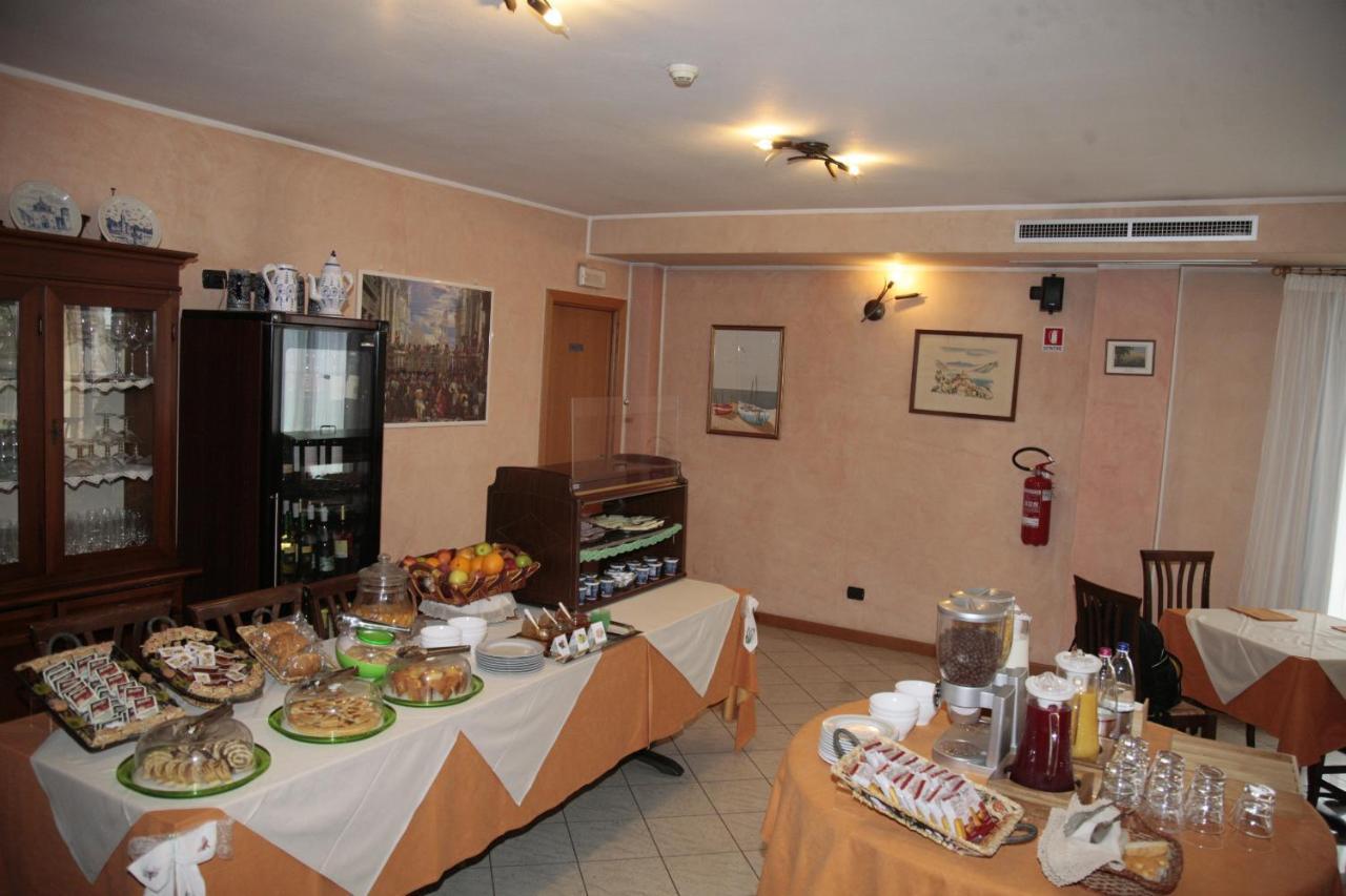 Hotel Il Canneto Porto Ceresio Ngoại thất bức ảnh
