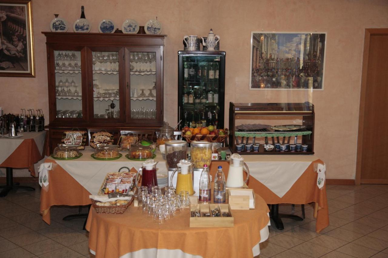 Hotel Il Canneto Porto Ceresio Ngoại thất bức ảnh